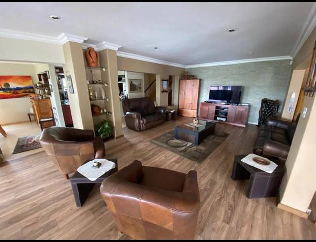 4 BEDROOM HOUSE FOR SALE IN WATERKLOOF RIDGE